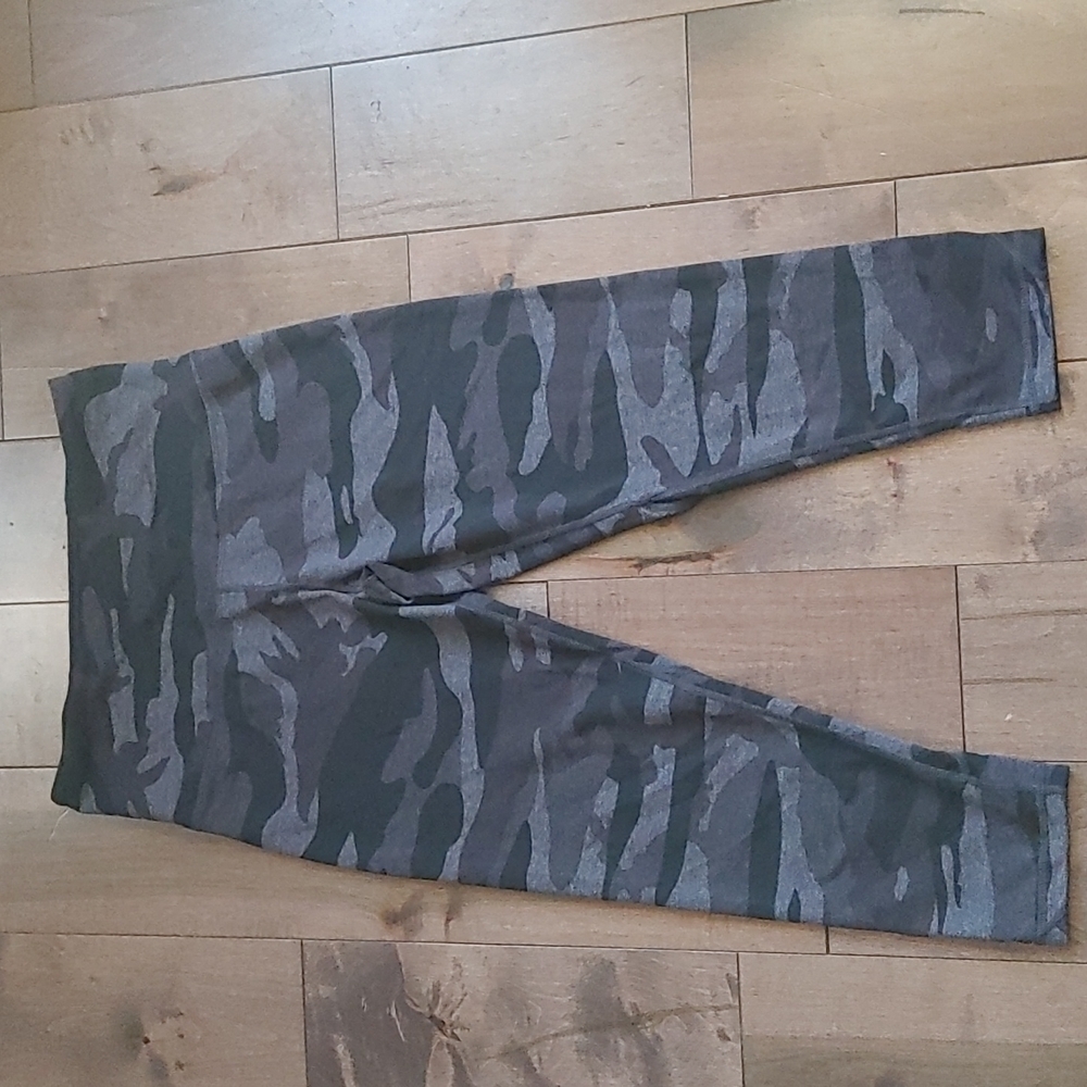Tuff Athletics Women's Leggings size Small